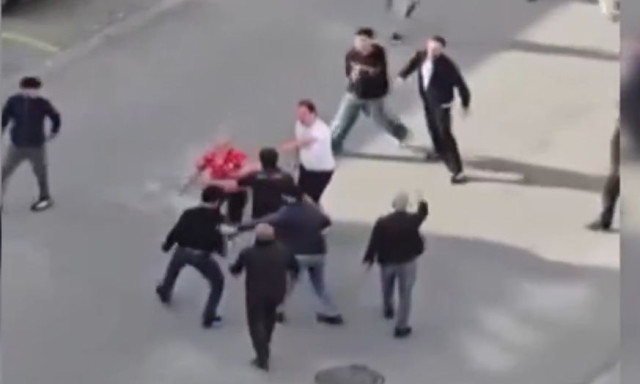 Τουρκία: Μάνα με παντόφλα χώρισε δύο ομάδες αγοριών μετά από άγρια συμπλοκή - Βίντεο