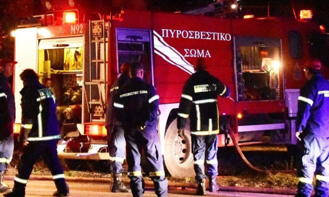 Φωτιά σε δώμα στον Λυκαβηττό: Τραυματίστηκε ελαφρά ένοικος