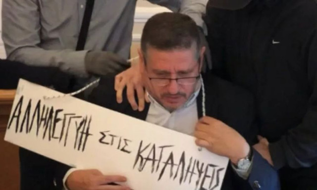 Αθώοι οι τρεις κατηγορούμενοι για τη διαπόμπευση του πρώην πρύτανη της ΑΣΟΕΕ