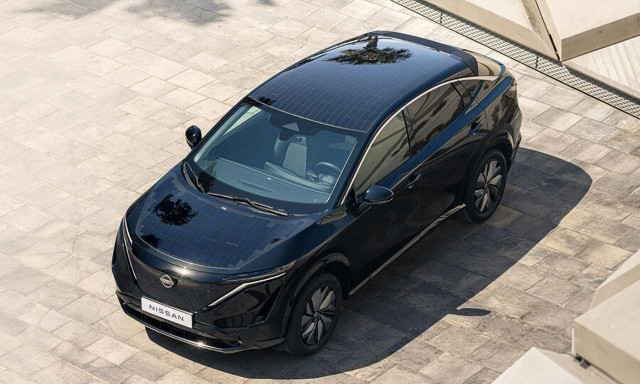 Nissan υιοθετεί φωτοβολταϊκά στα ηλεκτρικά της