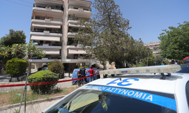 Τραγωδία στην Ηλιούπολη: Μεταφέρεται στο ΚΑΤ, είναι πολυτραυματίας η δεύτερη κοπέλα