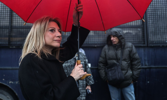 «Δεν αναπαράγουμε προσωπικές επιστολές για ψηφοθηρία»: Αντιδράσεις κατά Καρυστιανού για Ηλιούπολη