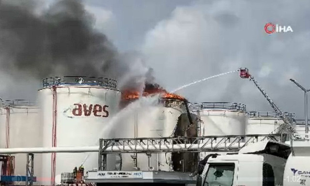 Μεγάλη πυρκαγιά σε εργοστάσιο καυσίμων στην Τουρκία - Ένας νεκρός