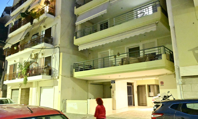 Τραγωδία στον Πειραιά: Κοπέλα έπεσε από τον 7ο όροφο πολυκατοικίας στην Καλλίπολη