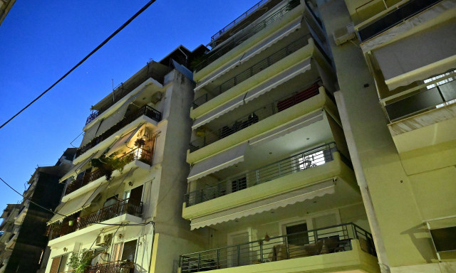Θρίλερ στον Πειραιά με την πτώση της 24χρονης από τον 7ο όροφο – Καταθέτει ο σύντροφός της