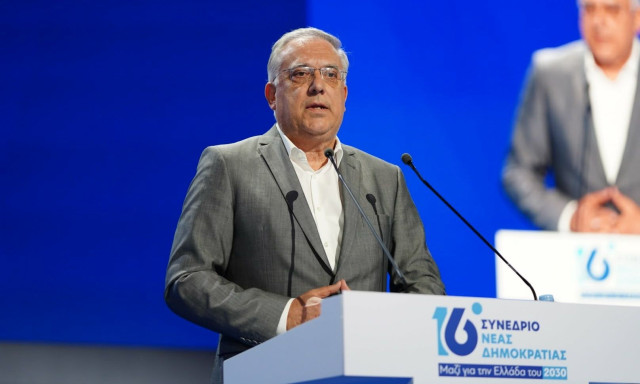 Θεοδωρικάκος στο συνέδριο της ΝΔ: Φοράμε όλοι την μπλε φανάλα και είμαστε ενωμένοι