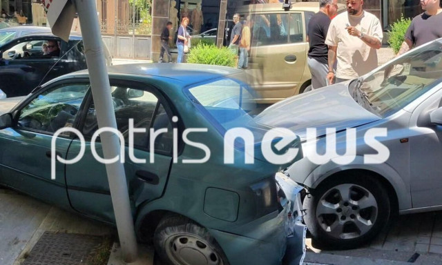 Αμαλιάδα: Οδηγός έχασε τον έλεγχο του ΙΧ του και προσέκρουσε σε παρκαρισμένα αυτοκίνητα