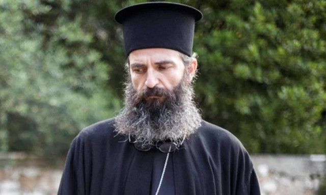 Αγνώριστος ο Άρης Σερβετάλης στο Άγιο Όρος για τις ανάγκες του ρόλου του ως «Άγιος Ιωσήφ»
