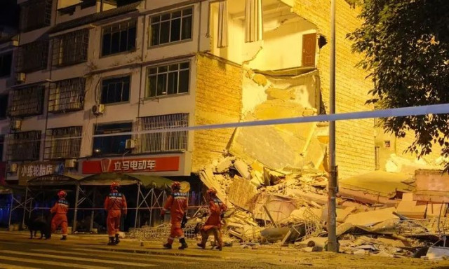 Κίνα: Δύο νεκροί, κατάρρευση 13 κτιρίων και χιλιάδες εκτοπισμένοι από σεισμό 5,2 Ρίχτερ
