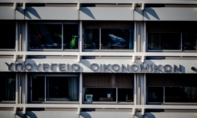 Υπ. Οικονομικών για Ανδρουλάκη για ιδιωτικό χρέος: Αναπαράγει τις ίδιες χρεοκοπημένες συνταγές