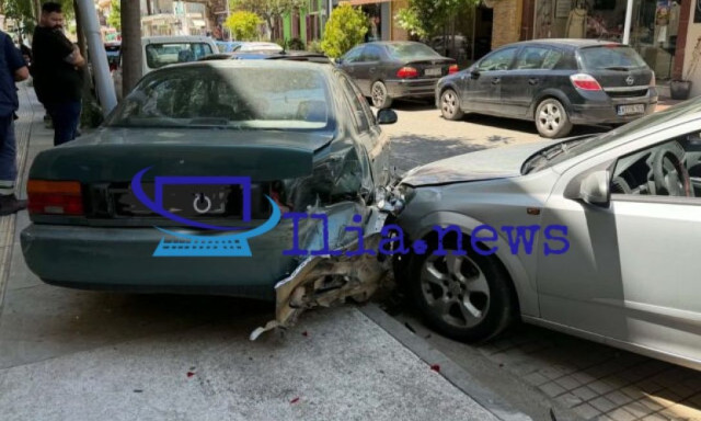 Αμαλιάδα: Αυτοκίνητο έπεσε πάνω σε παρκαρισμένα ΙΧ στο κέντρο της πόλης - Δείτε εικόνες
