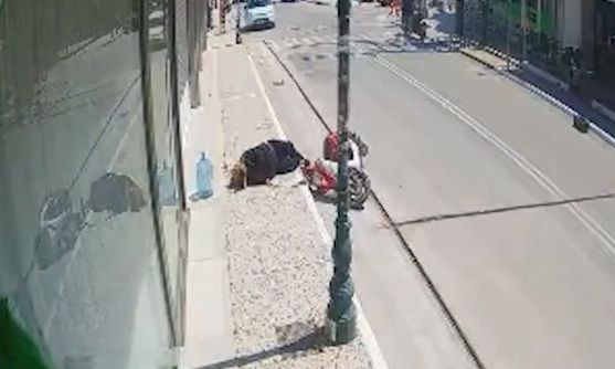 Ζάκυνθος: Γυναίκα έπεσε με δίκυκλο σε ακάλυπτη τρύπα οπτικών ινών - «Δεν κατάλαβα πώς έγινε»
