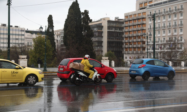 Καιρός: Ξαφνικό μπουρίνι στην Αττική - Πότε αλλάζει το σκηνικό