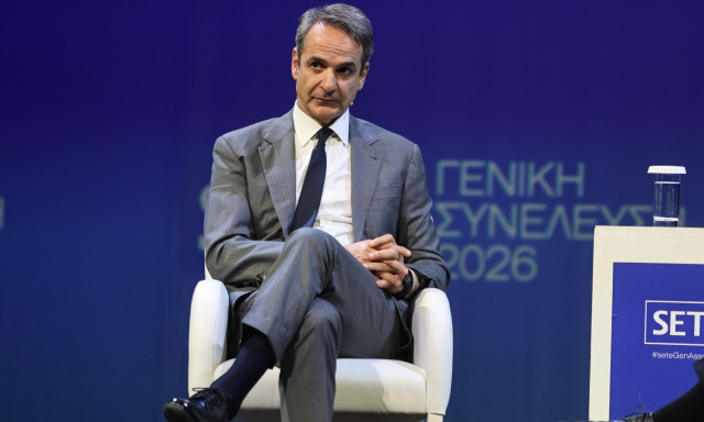 Τα προβλήματα της κυβέρνησης, το τανγκό της κεντροαριστεράς, οι αναταράξεις στη δεξιά πολυκατοικία