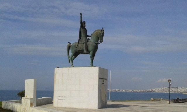 Μεγάλη αναστάτωση σε Άλιμο και Παλαιό Φάληρο λόγω έντονης οσμής αερίου - Εκκενώνονται σχολεία