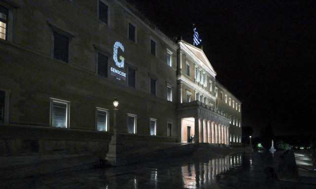 Φωταγώγηση του Κτηρίου της Βουλής για τη Γενοκτονία των Ελλήνων του Πόντου
