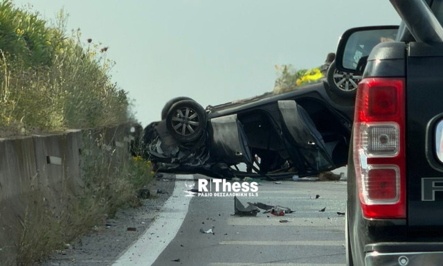 Θεσσαλονίκη: Σοβαρό τροχαίο στη Μουδανιών με ανατροπή οχήματος