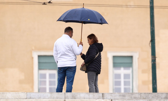 Καιρός - Καλλιάνος: Με βροχές μέχρι το Σαββατοκύριακο - Πού επικεντρώνονται τα φαινόμενα αύριο