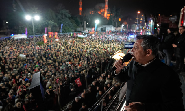 Τουρκία: «Απόπειρα πραξικοπήματος» καταγγέλλει ο Οζέλ μετά την καθαίρεσή του από την ηγεσία του CHP