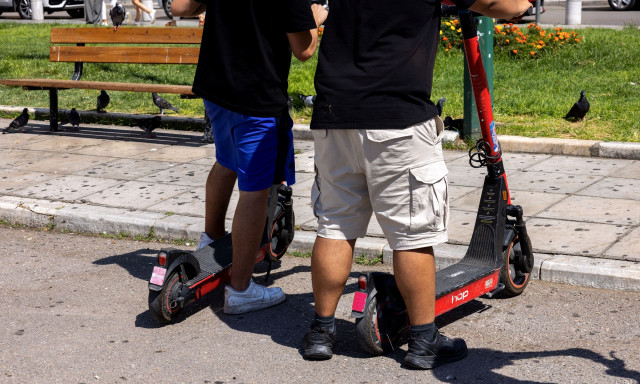 Με Kids Wallet η απαγόρευση χρήσης των ηλεκτρικών πατινιών σε ανήλικους: Η διαδικασία