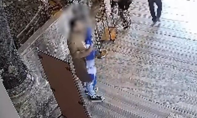 Αγία Σοφία: Ποινή φυλάκισης με αναστολή για τους Έλληνες που άνοιξαν ελληνική σημαία