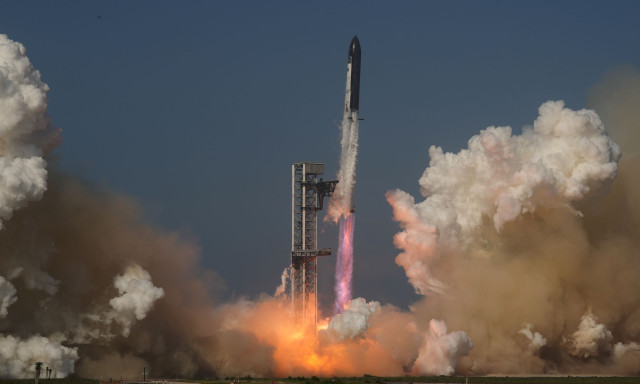 Ινδικός Ωκεανός: Η στιγμή που πύραυλος της SpaceX εκρήγνυται κατά την προσγείωση του