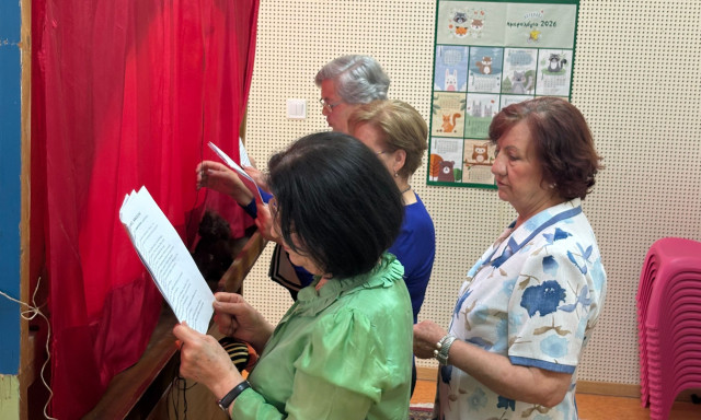 Θεσσαλονίκη: Τέσσερις γιαγιάδες από ΚΑΠΗ παίζουν κουκλοθέατρο για μικρά παιδιά