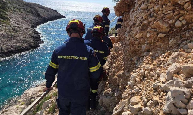 Ζάκυνθος: Περιπετειώδης διάσωση Ολλανδής που έπεσε σε δύσβατο σημείο - Δείτε εικόνες