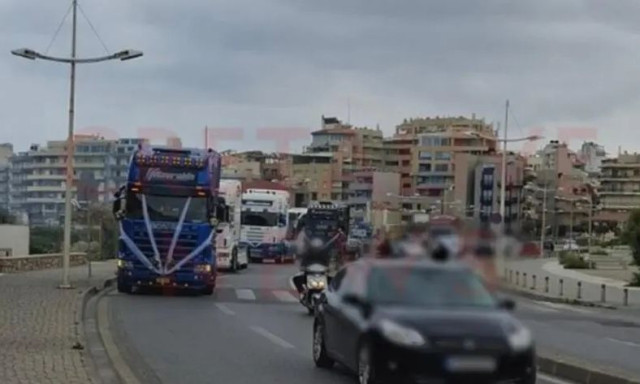 Ηράκλειο: Νταλίκες «ξεσήκωσαν» την Παραλιακή λίγο πριν τον γάμο - Δείτε βίντεο