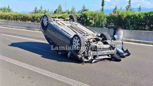 Αναποδογύρισε αυτοκίνητο στην Εθνική Οδό Αθηνών - Λαμίας - Ένας τραυματίας