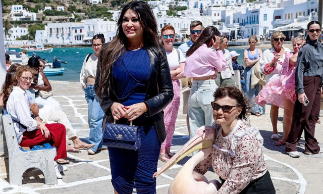 Κίμπερλι Γκιλφόιλ στη Μύκονο: Έμαθε... ελληνικά και είπε «μ@@...» τον συνεργάτη της