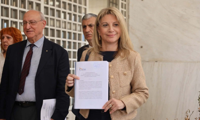 Καρυστιανού: «Η ιστορία ξαναγράφεται από την ίδια την κοινωνία» - Κατέθεσε την ιδρυτική διακήρυξη