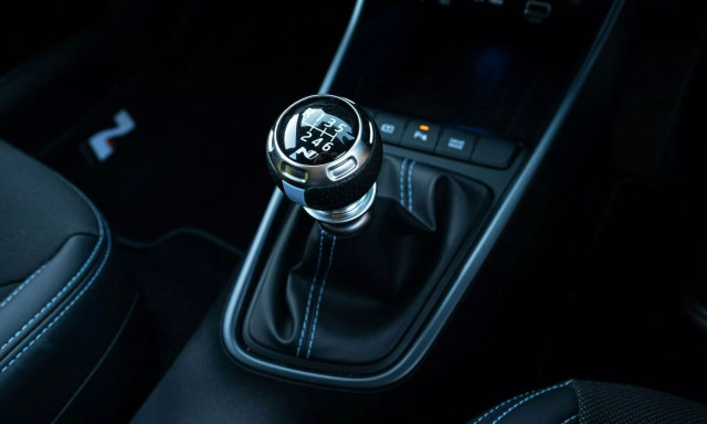 Η Hyundai εξελίσσει «χειροκίνητο» κιβώτιο που λειτουργεί και ως αυτόματο