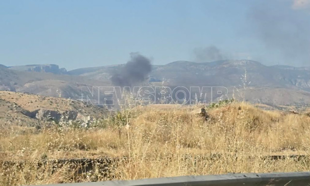 Φωτιά δίπλα στην Αττική Οδό στον Ασπρόπυργο