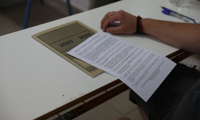 Πανελλήνιες 2026: Ποιοι και πώς επιλέγουν τα θέματα των εξετάσεων