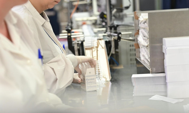 Μακροζωία και νέες θεραπείες: Πώς προετοιμάζεται η φαρμακοβιομηχανία για το «αύριο»