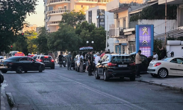 Βίντεο ντοκουμέντο από την άγρια καταδίωξη στα Πατήσια - Η σύγκρουση με σταθμευμένα αυτοκίνητα