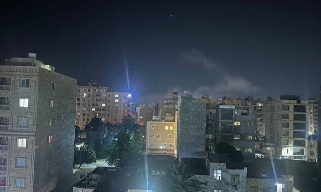 Νέα πλήγματα των ΗΠΑ στο Ιράν – Κοντά στο Ορμούζ η επίθεση – Εκρήξεις στη Μπαντάρ Αμπάς