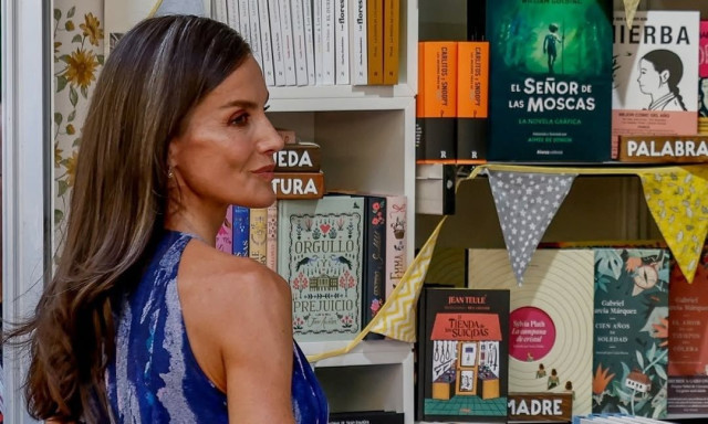 Ισπανία: Η γυμνασμένη βασίλισσα Λετίθια εγκαινίασε την Έκθεση Βιβλίου της Μαδρίτης
