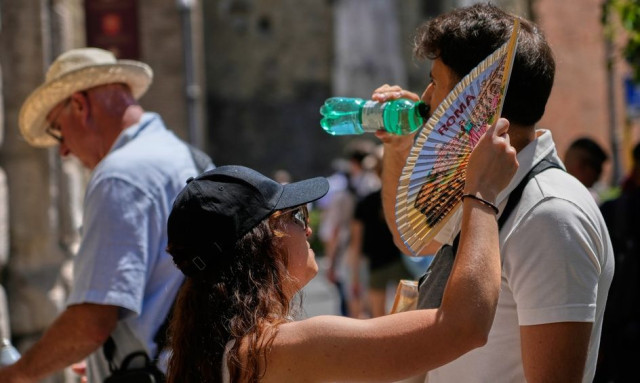 «Λυγίζει» τη νοτιοδυτική Ευρώπη ο καύσωνας: Ρεκόρ ζέστης σε Ισπανία, Πορτογαλία και Ιταλία