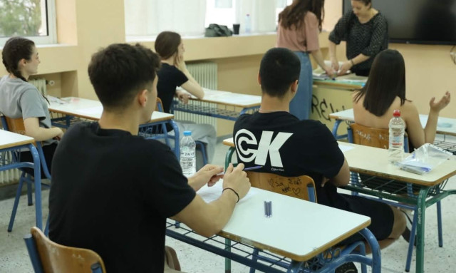 Πανελλήνιες 2026: Τα θέματα στη Νεοελληνική Γλώσσα και ο σχολιασμός τους - Τι λένε οι ειδικοί