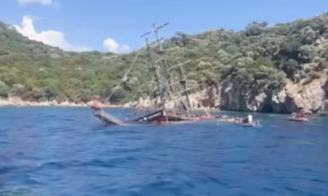 Τουρκία: Βυθίστηκε τουριστικό «πειρατικό» πλοίο με 148 επιβαίνοντες – Στιγμές πανικού στην Αττάλεια