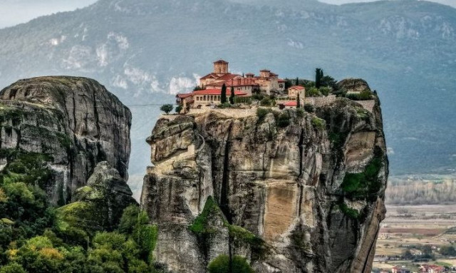 Πόλος έλξης Μετέωρα, Καλαμάτα, Ιωάννινα και Σιάτιστα για το τριήμερο του Αγίου Πνεύματος