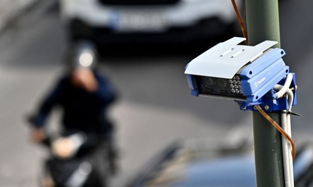 Οι ψηφιακές κλήσεις μπαίνουν στη ζωή μας: 2.453 «έκοψε» ήδη η ΕΛ.ΑΣ., οι παραβάσεις