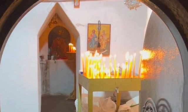 Ρέθυμνο : Χιλιάδες πιστοί ανέβηκαν στον Κρυονερίτη για τη χάρη του Αγίου Πνεύματος