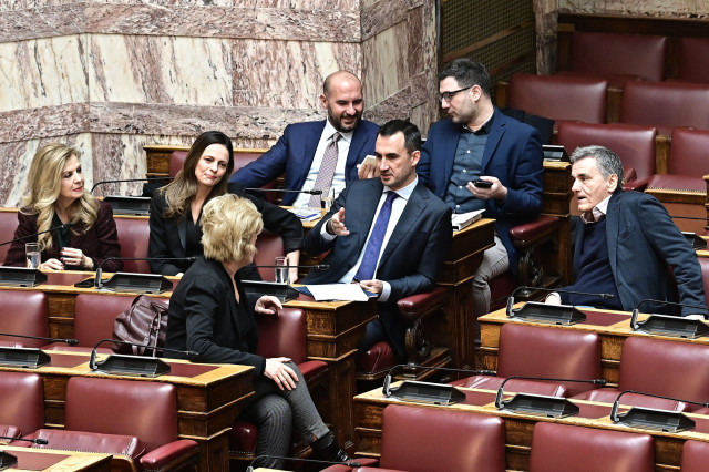 Νέα Αριστερά: Οι αποχωρήσεις, ο ξαφνικός θάνατος της ΚΟ και η επόμενη μέρα για τον Σακελλαρίδη