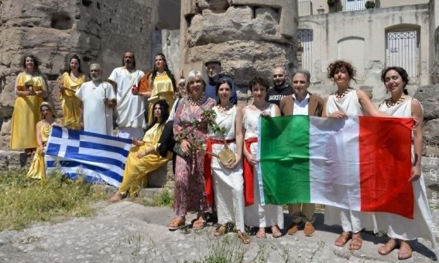 «Συνάφθηκε ειρήνη μεταξύ Ελλήνων και Ρωμαίων»: Η Νάπολη φωτίζει τις ελληνικές της ρίζες!