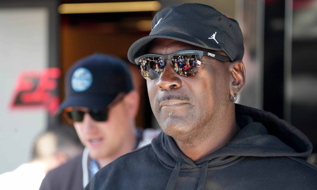 Στη Μύκονο ο Michael Jordan: Δείτε βίντεο από την άφιξη του ιδιωτικού jet του μπασκετμπολίστα στο νησί