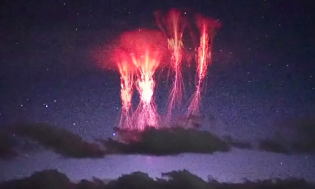 Τι είναι τα «red sprites» που φώτισαν τον ουρανό του Θιβέτ – Δείτε εντυπωσιακό βίντεο