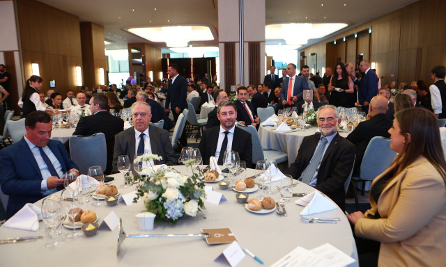 Πηγές ΠΑΣΟΚ για το... τραπέζι των πολιτικών